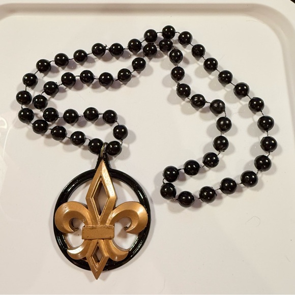 18" Chain with 3" Wood Fleur de Lis Pendant - Picture 1 of 5